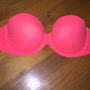 Victoria’s Secret strapless bra